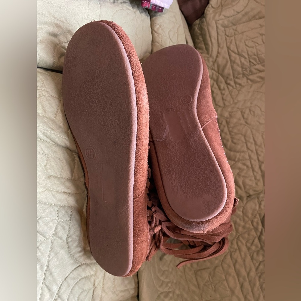 Cute moccasin type light brown Booties! Size 8.5
Pre owned-MAKULU CALIFORNIA-S - Picture 6 of 13